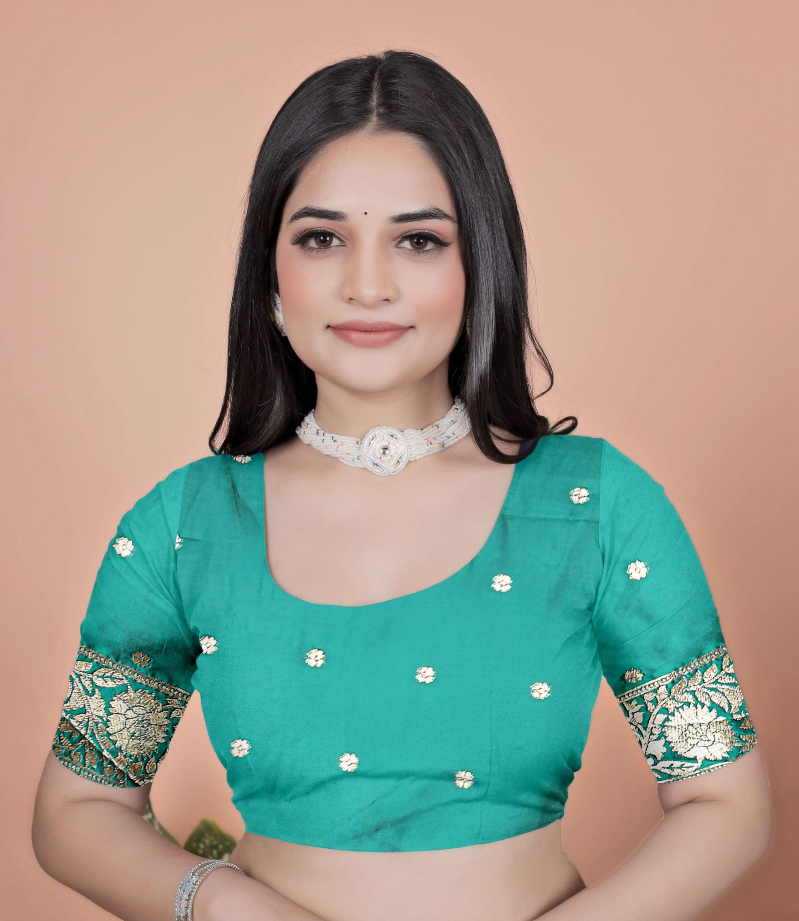 Emerald Green Banarasi Silk Saree with Golden Zari & Peacock Pallu | Wedding, Festive & Traditional Wear - Image 2