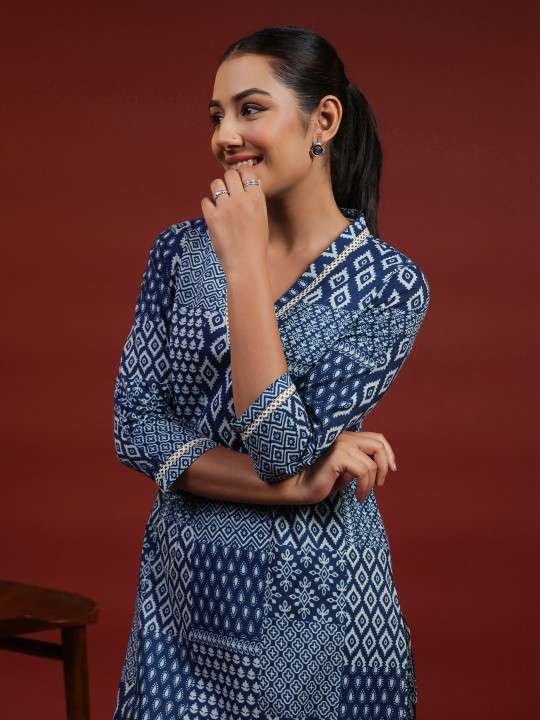 Women's Rayon Printed Straight Kurti With Pant Set - Image 2
